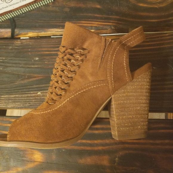 NOT RATED SUEDE PEEP TOE HEELS - Picture 8 of 10